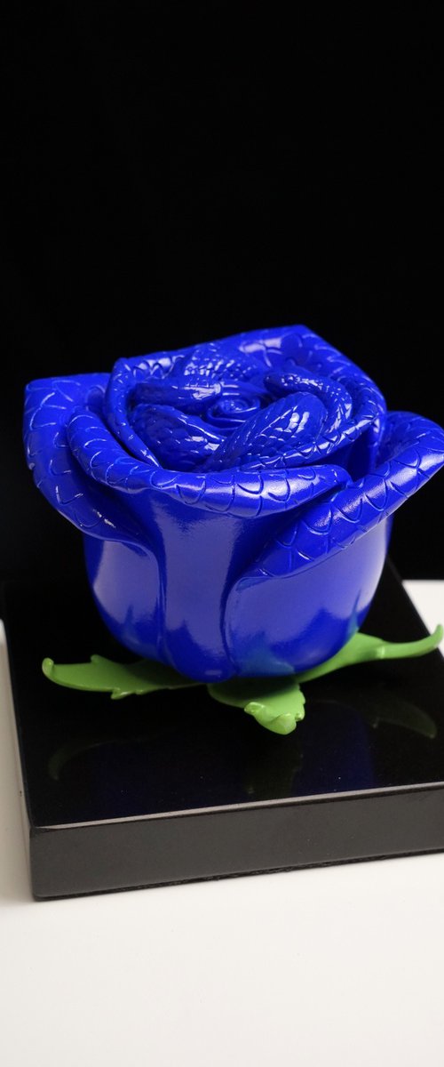 Love in the Whisper of Snakes by Zhao Yongchang 赵永昌